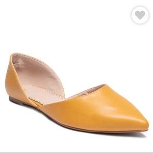 REFRESH - Mustard yellow pointy toed flats, Size 8.5